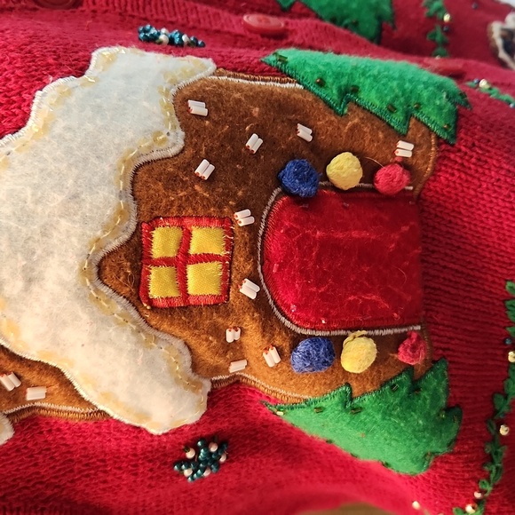 Bobbie Brooks Christmas gingerbread house themed sweater vest size small - Picture 5 of 15
